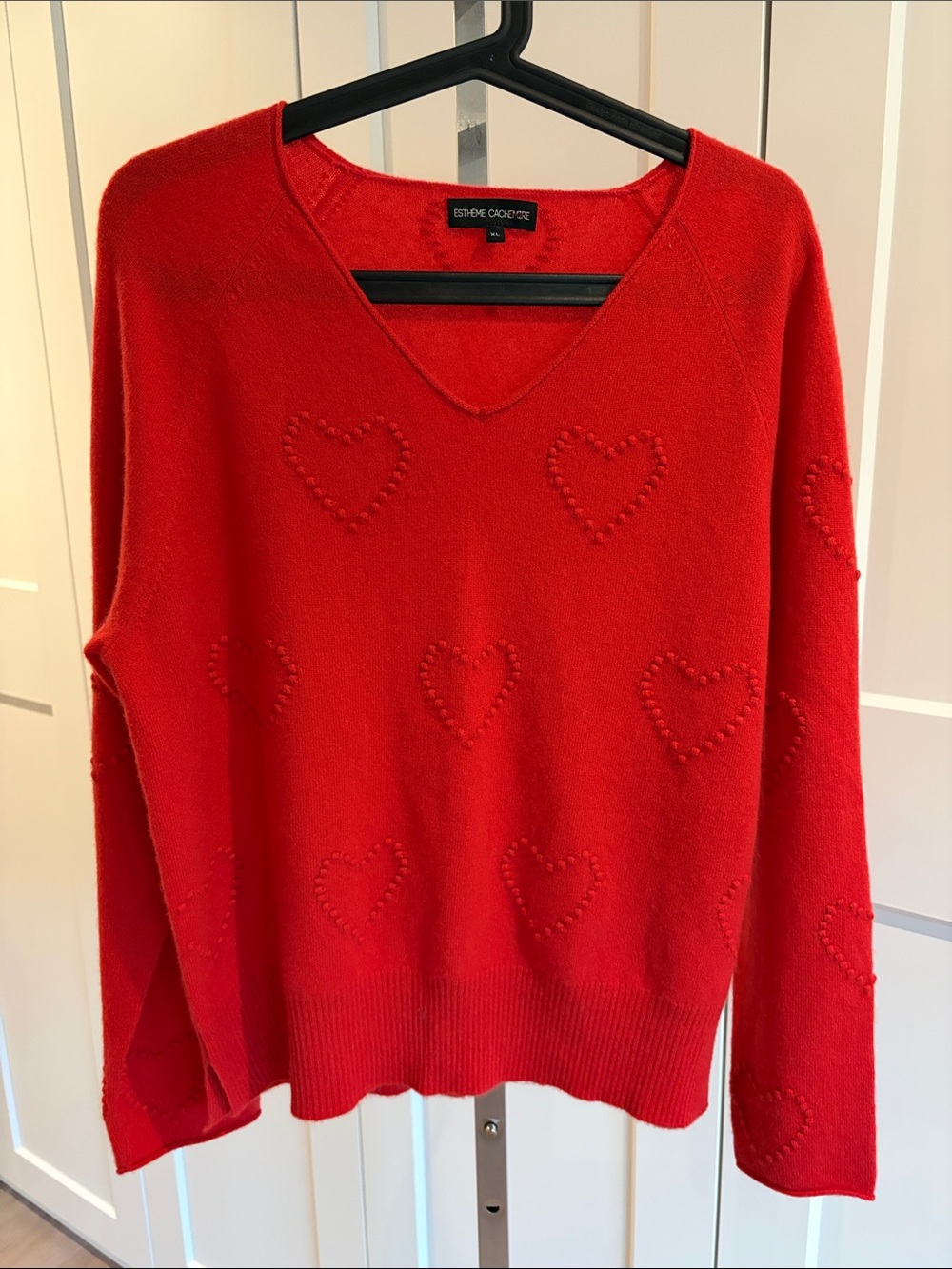 V-Neck Cashmere Heart Knit Sweater in Red